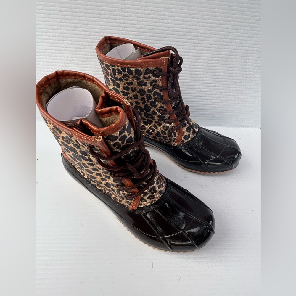 Sugar Women's Size 7 Tan Leopard Glitter Waterproof Ankle Lace Up Duck Boots